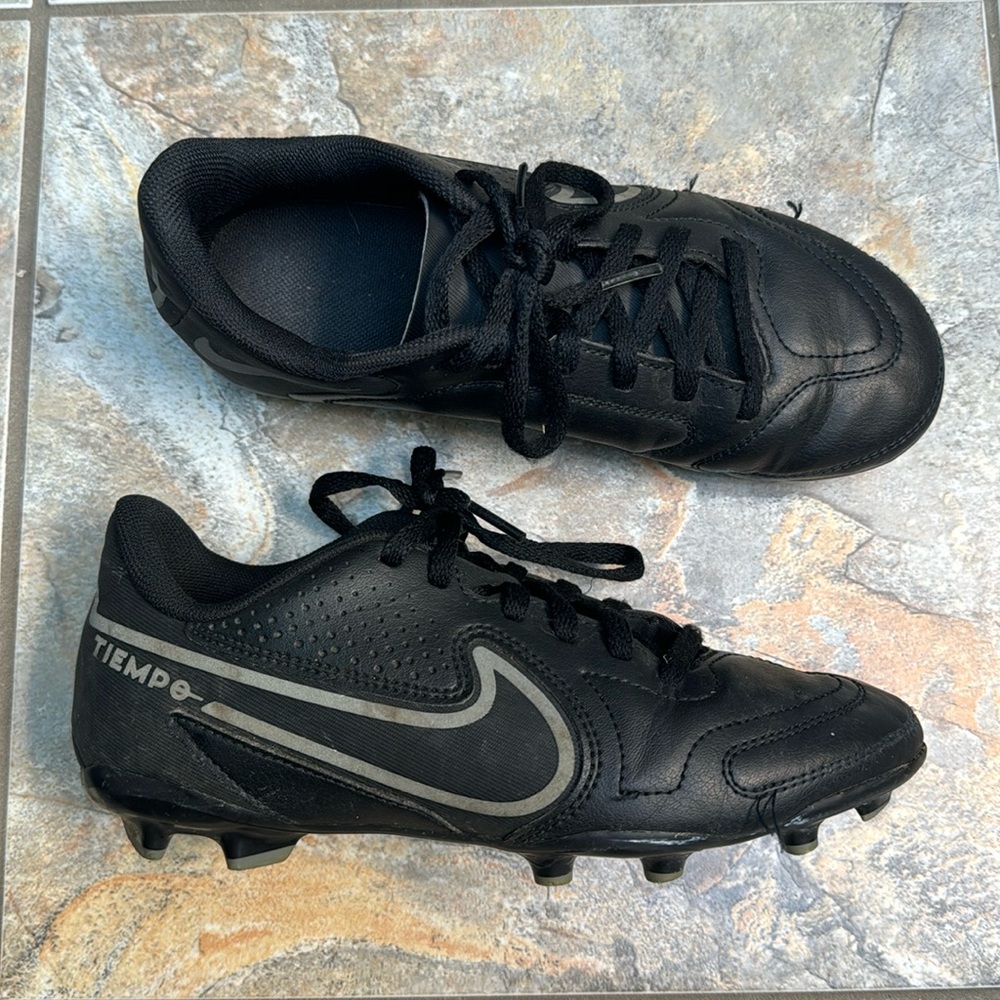 Nike Youth Tiempo soccer cleats size 4Y
